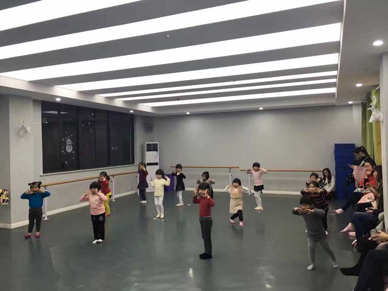 舞蹈房裝修時，舞蹈地膠該如何選擇？